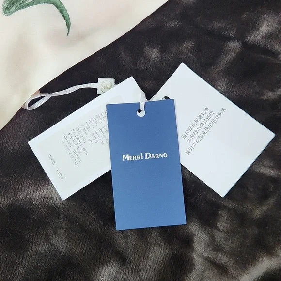 NWT Merri Darno Hand Embroidered Silk Scarf - Picture 4 of 8